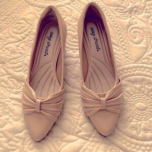 Size 6.5W tan Easy Street pumps